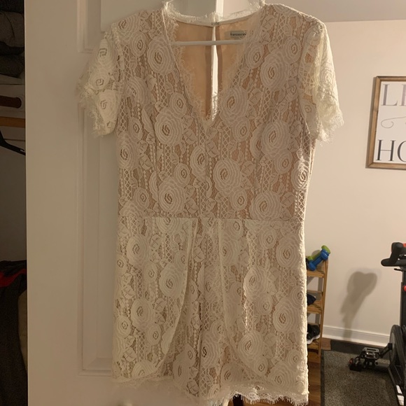 Francesca's Collections Pants - Cream lace romper